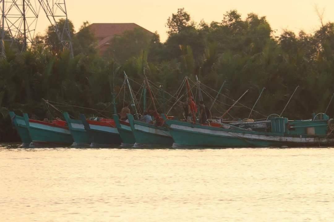 Kampot River Bungalow By Mama Hotel ภายนอก รูปภาพ