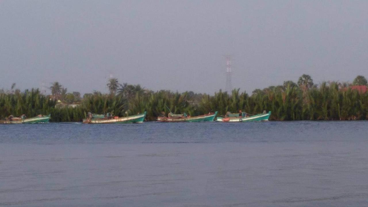 Kampot River Bungalow By Mama Hotel ภายนอก รูปภาพ